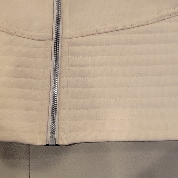 Lululemon Scuba Jacket - Picture 3 of 10